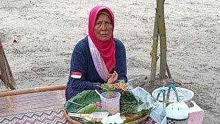 Makan pecel  Suasana wisata pantai pangandaran hari ini