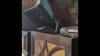 松島 詩子 半島夜曲 1939年 78rpm record. HMV Model No 130 Gramophone.
