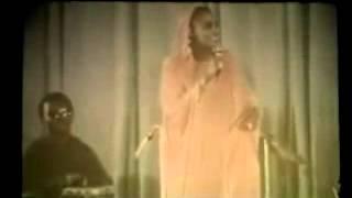 ▶ Miriam Makeba with the Quintette Guineen. - I Phin Dlela Festival National 1973 Guinee