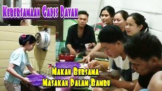 Kebersamaan Gadis Dayak_Makan Papiong  Masakan Dari Dalam Bambu Di Pedalaman Kalimantan_Part 02