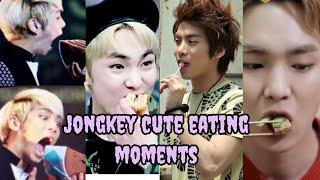 Jongkey cute eating moments......jonghyun and key..