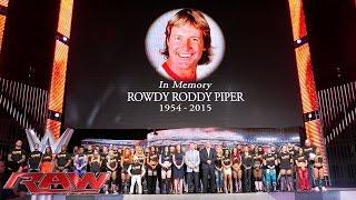 Die gesamte WWE gedenkt WWE Hall of Famer Rowdy Roddy Piper Raw – 3. August 2015