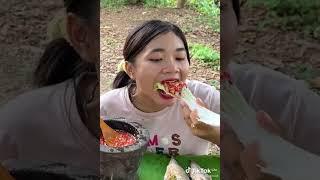 cewek cantik rakus makan