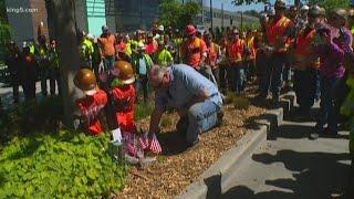 Seattle crane collapse victims honored by construction workers