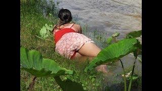 WowBeautiful Girl Fishing Amazing Fishing at Battambang How To catch fish by hand102