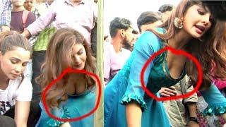 jacqueline fernandez Oop.s embarrassing moment with daisy shah--  BOLLY CHUNK