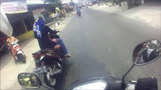 Cewek hijab kelihatan CELANA DALAM saat di boncengin motor # CD KELIHATAN JELAS