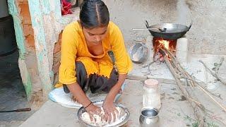 आज दोस्तों मैंने बनाई है आलू की बहुत स्वादिष्ट सब्जी और गरमा गरम रोटी  Potato Vegetable