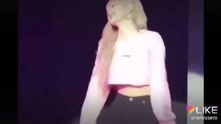 Lisa nyanyi ddu dudu sampe  keliatan  telanjang