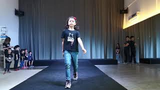 Learn Kid catwalk  Cute kid fashion show  How to walk  Model School