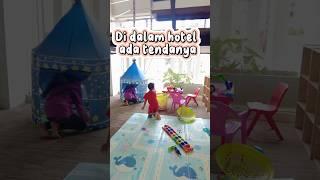 DI DALAM HOTEL ADA TENDANYA LOH BIKIN ANAK2 HEPI #staycation #hotelramahanak #hotelmurah