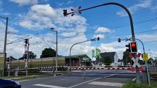 Bahnübergang in der Raiffeisenstraße in Jaderberg