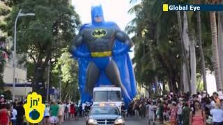 Acapulco Christmas Parade Giant inflatable cartoons feature in annual Mexican holiday parade