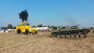 Panzer gegen K700  tauziehen Dargun 2019