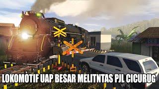 Railroad Crossing Indonesia  Lokomotif UAP Melintas Perlintasan Stasiun Cicurug