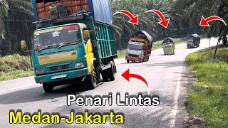 Penari Lintas Truk Medan-Jakarta Beraksi Di Tanjakan Bukit Kodok