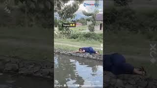 Ketika Lagi Mager-magernya Tapi Diajak Mancing Auto Rebahan di Pinggir Kolam Ikan