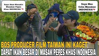 Makanan Indonesia Enaakk.. Can Kevin Ajak Bos producer Film Masak Pepes Ikan Nila