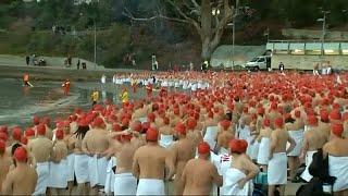 Avustralyada geleneksel çıplak yüzme festivaline 2 bin kişi katıldı
