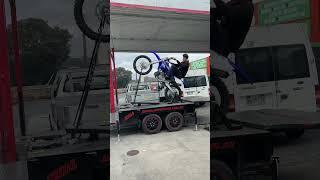 YZ250 2 stroke wheelies - WHEELIE MACHINE  LEARNING TO MONO