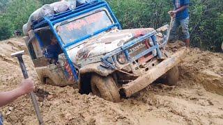 AKSI HEBAT SOPIR MOBIL HARDTOP DI PEDALAMAN SULAWESI - Toyota Land Cruiser FJ40 In Mud Route