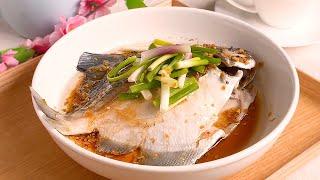 Chinese Style Steamed Pomfret Fish with Soy Sauce  Easy Chinese Recipes  蒸斗低鲳食谱