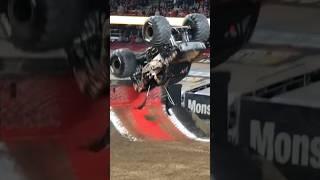 Black Pearl BACKFLIP #monsterjam #monstertrucks #fullsend #wheelie #motorsport #shorts