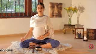 Meditación para conectar y bendecir a tu bebé con Sat Purkh Kaur - Clase de Yoga Online.