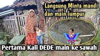 Pertama kali ke sawah bawa DEDE langsung minta mandi di sawah