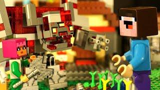 Noob vs LEGO Minecraft 21163 The Redstone Battle
