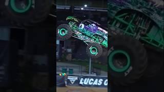 Grave Digger HUGE AIR & DONUT #monsterjam #monstertrucks #fullsend #wheelie #motorsport #shorts