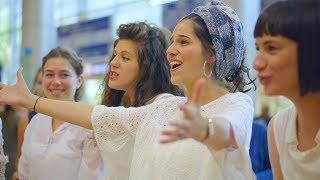 הבאנו שלום עליכם Hevenu Shalom Alehem Jerusalem Academy flashmob for Taglit at Ben Gurion Airport