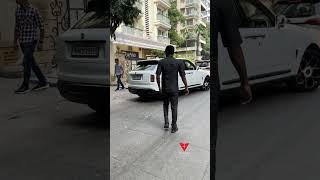 Jawan Star Shah Rukh Khan Car Visuals Outside Fortune Heights Bandra