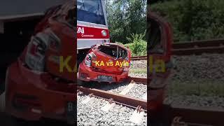 Kereta api tabrak mobil Ayla sopir meninggal #breaking_news #kecelakaan