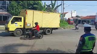 Situasi Terkini Arus Lalu Lintas di Jalur Utama Arteri Pantura Bunderan Kedawung Minggu 24-04-2022