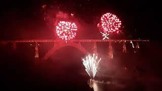 Feu dartifice pour les 140 ans du viaduc de Garabit