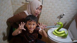 ADA CACING DI KAMAR MANDI 🪱Belajar Mengenal Hewan  Ali vlog