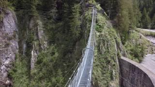 Hängebrücke Kals in Osttirol wandern am Talrundweg in Kals Tirol