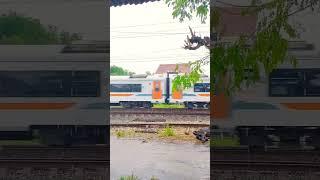 momen detik detik keretaapi kaligung menembus hujan deras #shorts