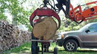 Supersplit splitting a large Oak butt log loaded with Beaver Squeezer