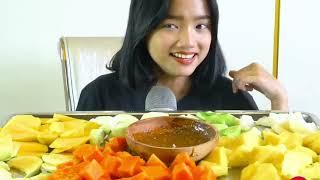 Mukbang Rujak Buah Bareng Fuji