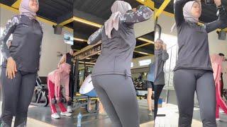 Hijab Style Try On A Set of Womens Sports Clothes Aerobics Gym Leggings