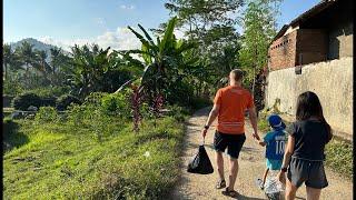 Buang sampah aja rame—rame di Trenggalek Indonesia