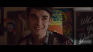 Alex Strangelove 2018- Alex kisses Elliot