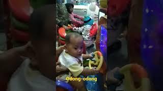 bayi lucu naik odong-odong