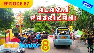 ALARM SANGAT CETARR  Perlintasan kereta api Pademangan Kalimati Jakarta Utara