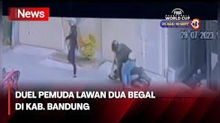 Terekam CCTV Pemuda di Bandung Duel dengan 2 Begal Sekaligus Hajar Pelaku Pakai Helm