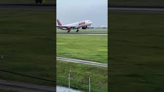 Pesawat Terbang Lion Air Airbus A330 Mendarat di Runway 24 Bandara Soekarno-Hatta Jakarta