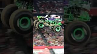 GRAVE DIGGER HUGE AIR #monsterjam  #monstertrucks #motorsport #wheelie #crash #fullsend #shorts