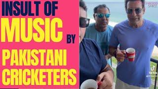 Insult of Music by Pakistani Legendary Cricketers...